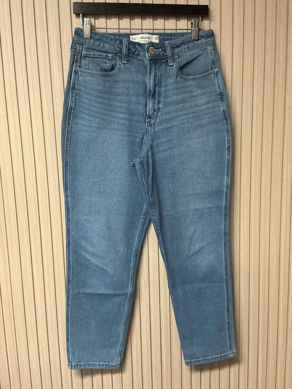 Hollister Curvy Ultra High-Rise Mom Jeans Light Wash Size 6R W28